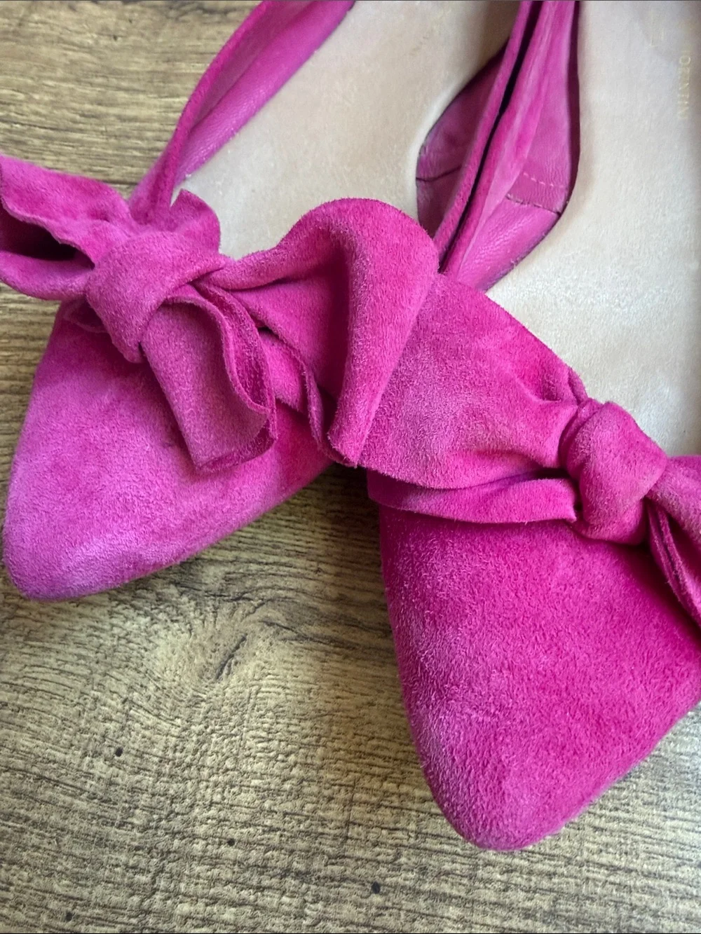 Mercanti Fiorentini Hot Pink pointed Suede Bow Ballet Flat Size 10 Fits Like 9.5
